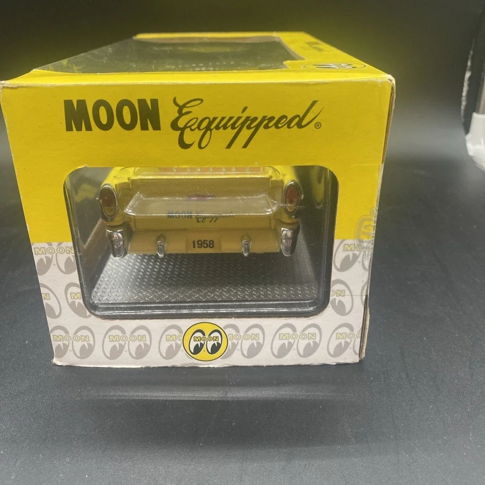 M2 1/7000 YELLOW MOON EYE 1958 CHEVROLET APACHE PICKUP R86 21-10 1/24